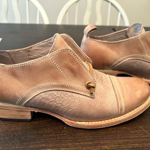 FreeBird Maple toupe Oxford!